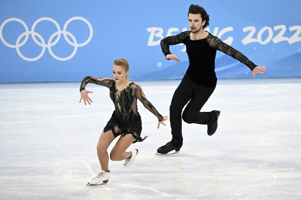 包含冰上舞蹈大赛：优雅与速度的结合的词条