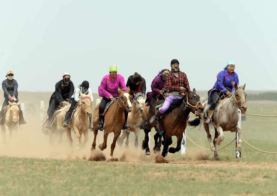 草原骑马表演赛,传统文化与运动融为一体的简单介绍 草原骑马表演赛,传统文化与运动融为一体的简单介绍